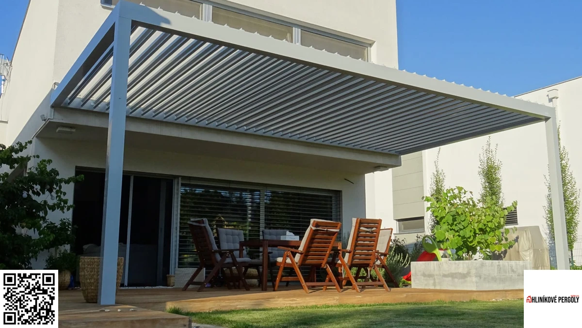 Hliníková bioklimatická pergola s nastaviteľnými lamelami