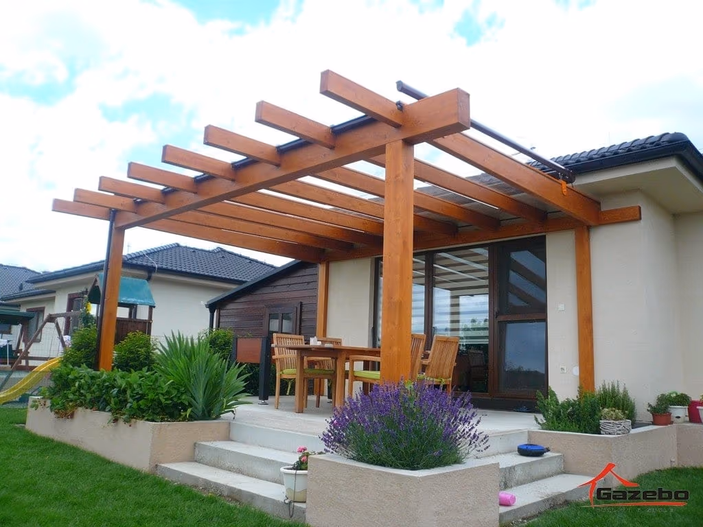 Drevená pergola Fénix z lepeného dreva na domácej terase